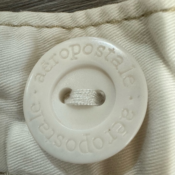 Aeropostale jean shorts used like new size 0, 4 pockets 2 front 2 back. - Picture 10 of 10